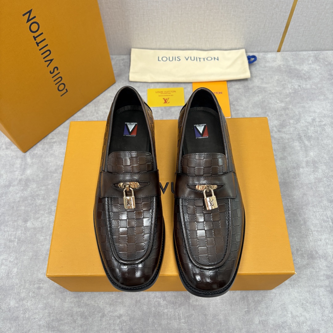 💋💍L家新品 路易-威登（Lou*s Vuitto*）男士新款锁扣🔒乐福鞋皮鞋 压纹皮革质感高级，锁扣装