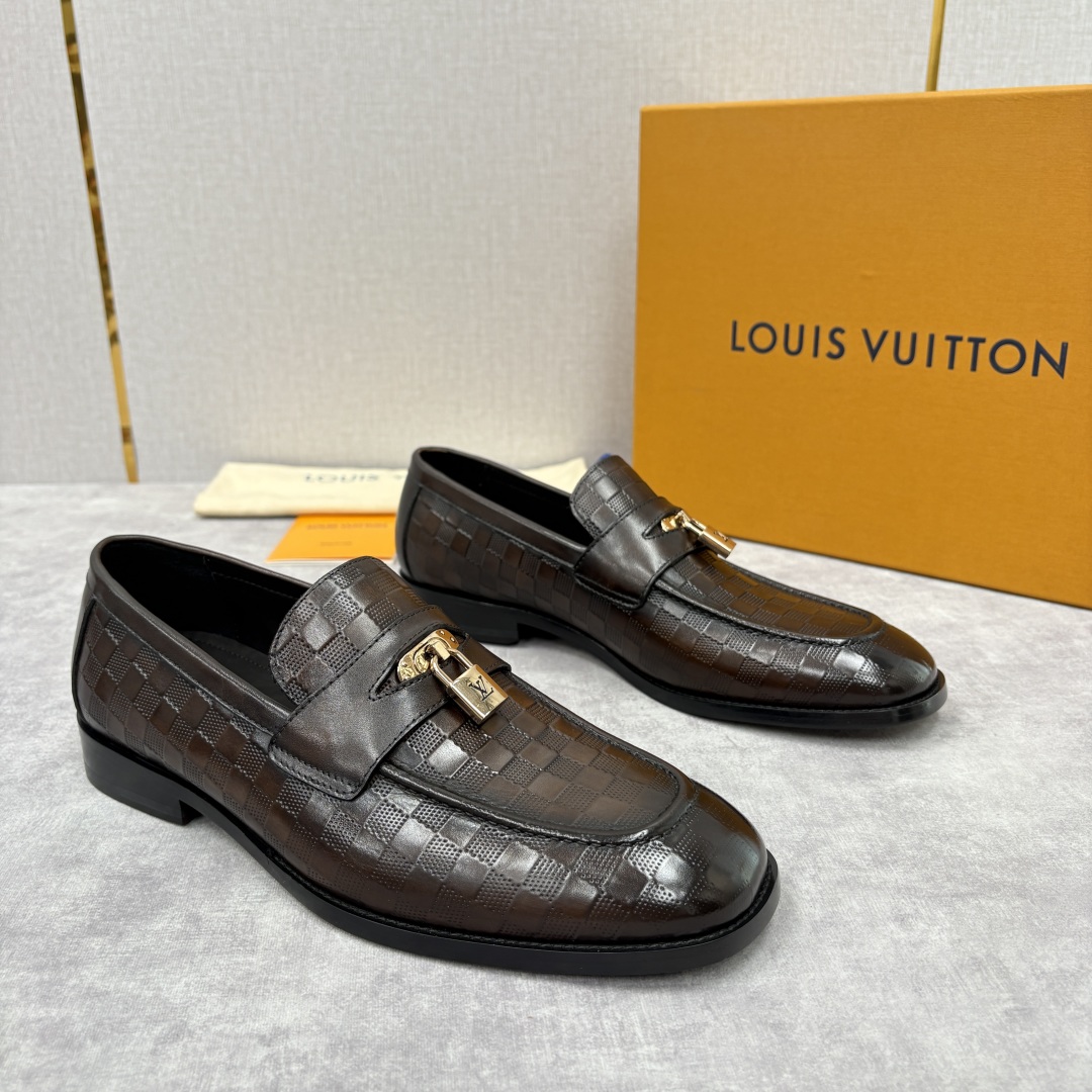 💋💍L家新品 路易-威登（Lou*s Vuitto*）男士新款锁扣🔒乐福鞋皮鞋 压纹皮革质感高级，锁扣装