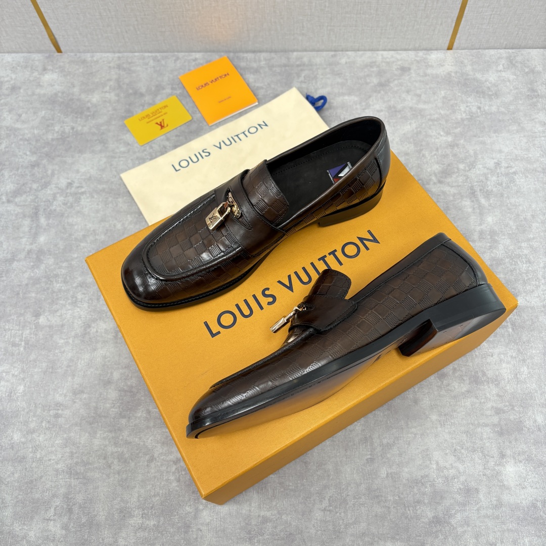 💋💍L家新品 路易-威登（Lou*s Vuitto*）男士新款锁扣🔒乐福鞋皮鞋 压纹皮革质感高级，锁扣装