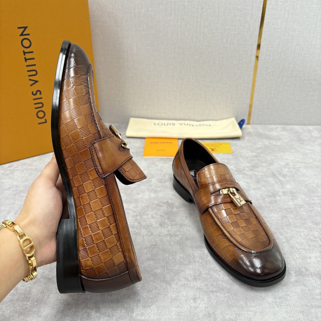 💋💍L家新品 路易-威登（Lou*s Vuitto*）男士新款锁扣🔒乐福鞋皮鞋 压纹皮革质感高级，锁扣装