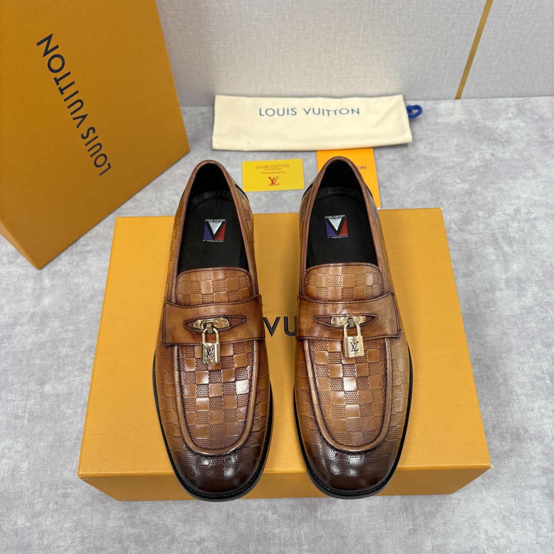 💋💍L家新品 路易-威登（Lou*s Vuitto*）男士新款锁扣🔒乐福鞋皮鞋 压纹皮革质感高级，锁扣装