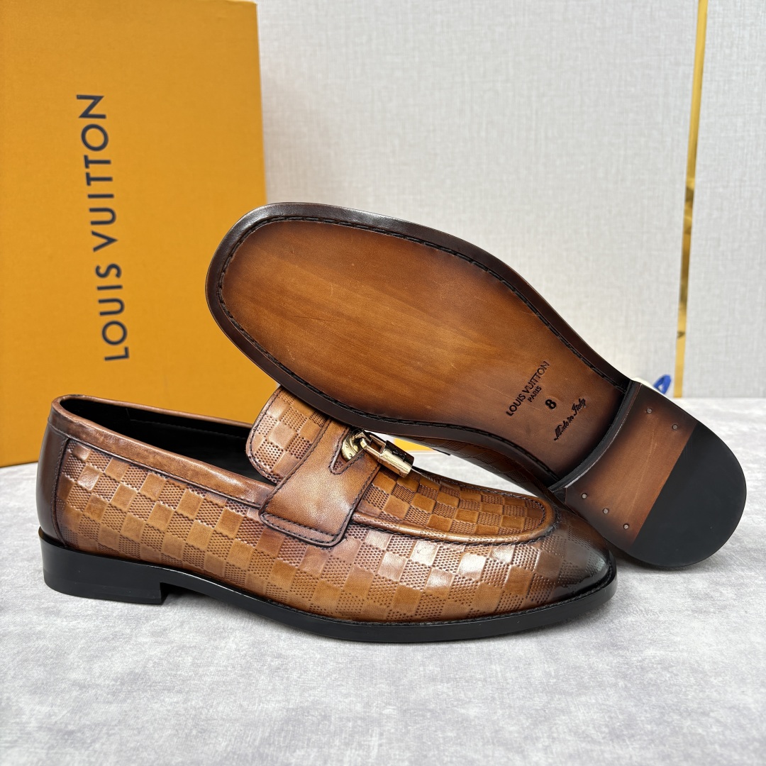 💋💍L家新品 路易-威登（Lou*s Vuitto*）男士新款锁扣🔒乐福鞋皮鞋 压纹皮革质感高级，锁扣装