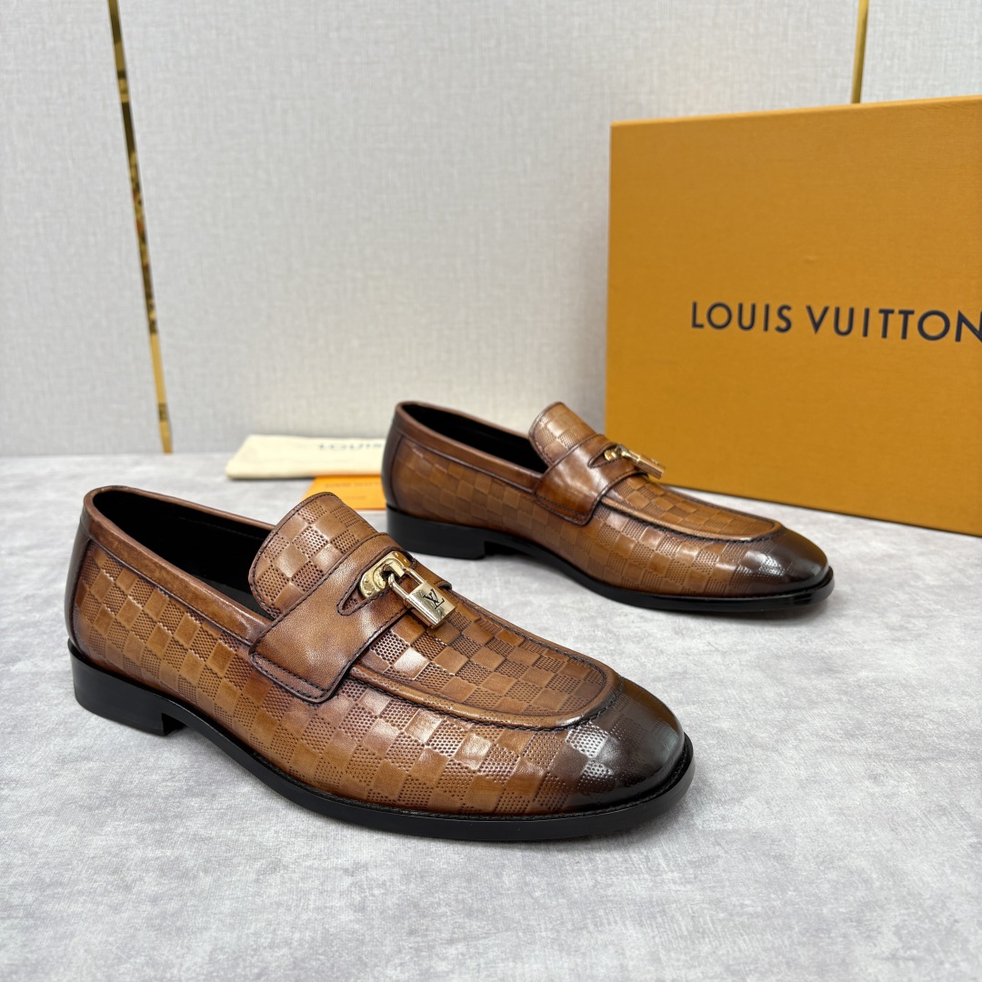 💋💍L家新品 路易-威登（Lou*s Vuitto*）男士新款锁扣🔒乐福鞋皮鞋 压纹皮革质感高级，锁扣装