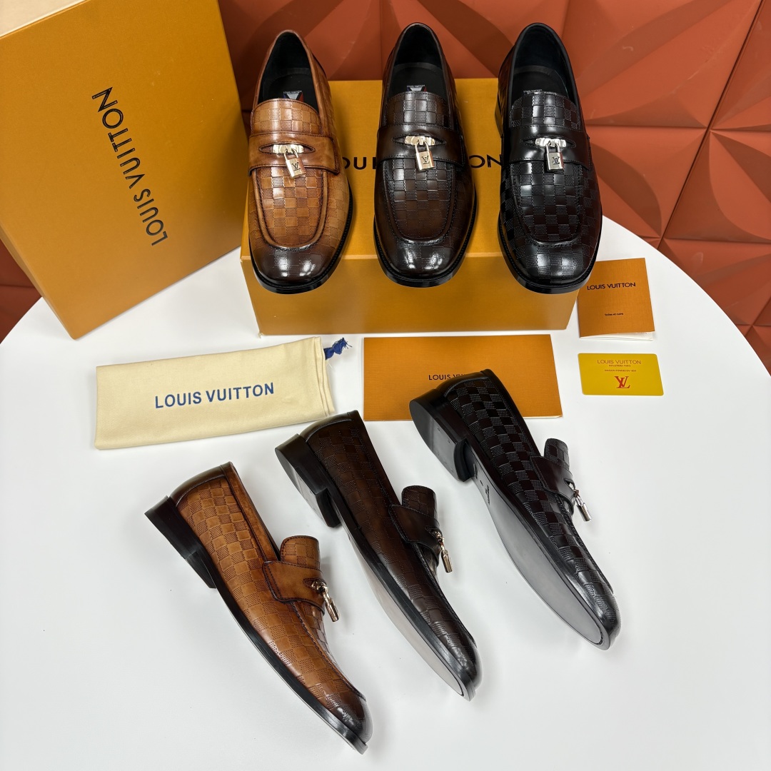 💋💍L家新品 路易-威登（Lou*s Vuitto*）男士新款锁扣🔒乐福鞋皮鞋 压纹皮革质感高级，锁扣装