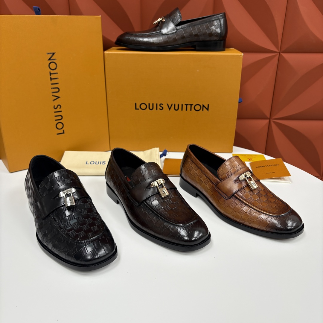 💋💍L家新品 路易-威登（Lou*s Vuitto*）男士新款锁扣🔒乐福鞋皮鞋 压纹皮革质感高级，锁扣装