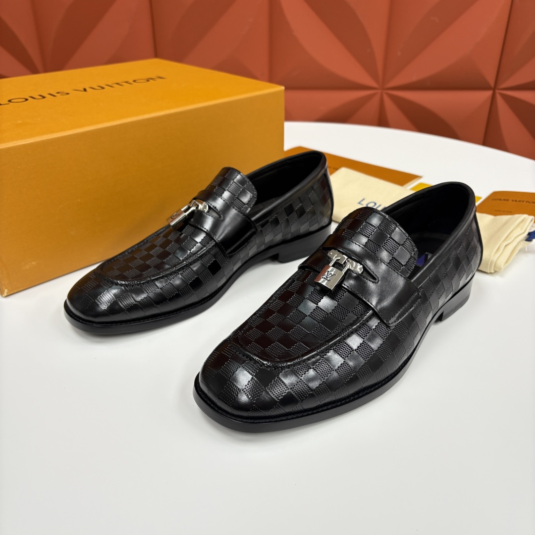💋💍L家新品 路易-威登（Lou*s Vuitto*）男士新款锁扣🔒乐福鞋皮鞋 压纹皮革质感高级，锁扣装