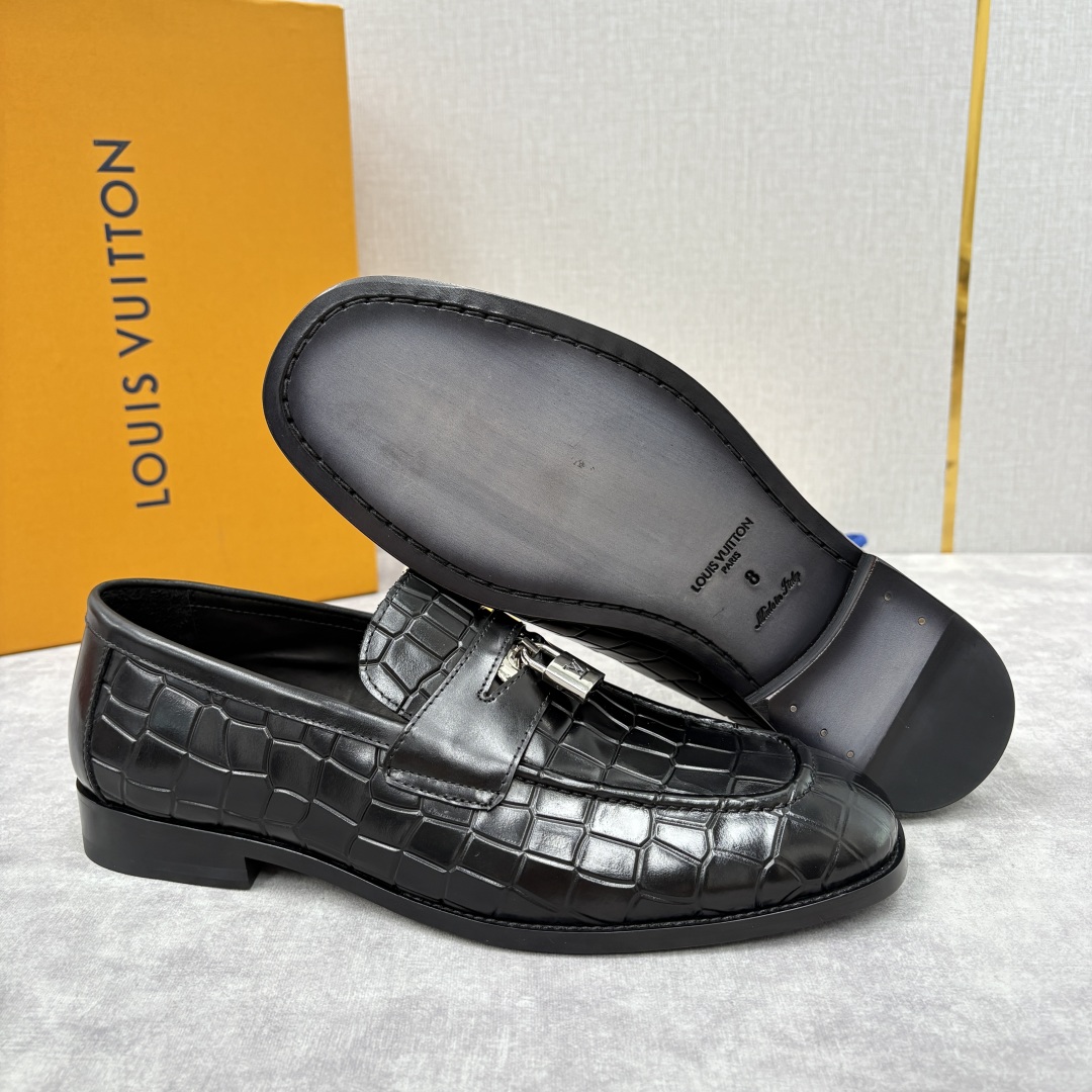 💋💍L家新品 路易-威登（Lou*s Vuitto*）男士新款锁扣🔒乐福鞋皮鞋 压纹皮革质感高级，锁扣装
