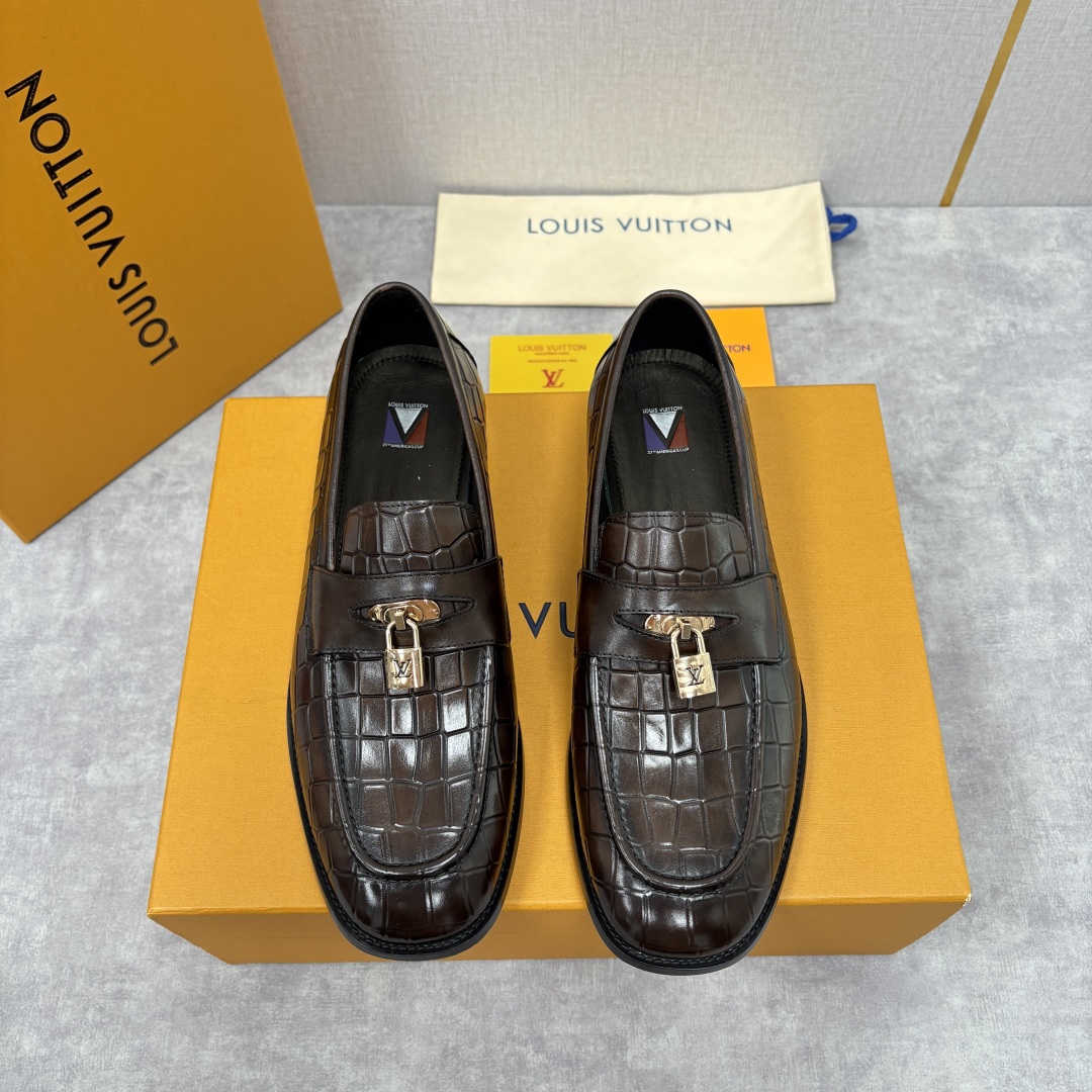 💋💍L家新品 路易-威登（Lou*s Vuitto*）男士新款锁扣🔒乐福鞋皮鞋 压纹皮革质感高级，锁扣装