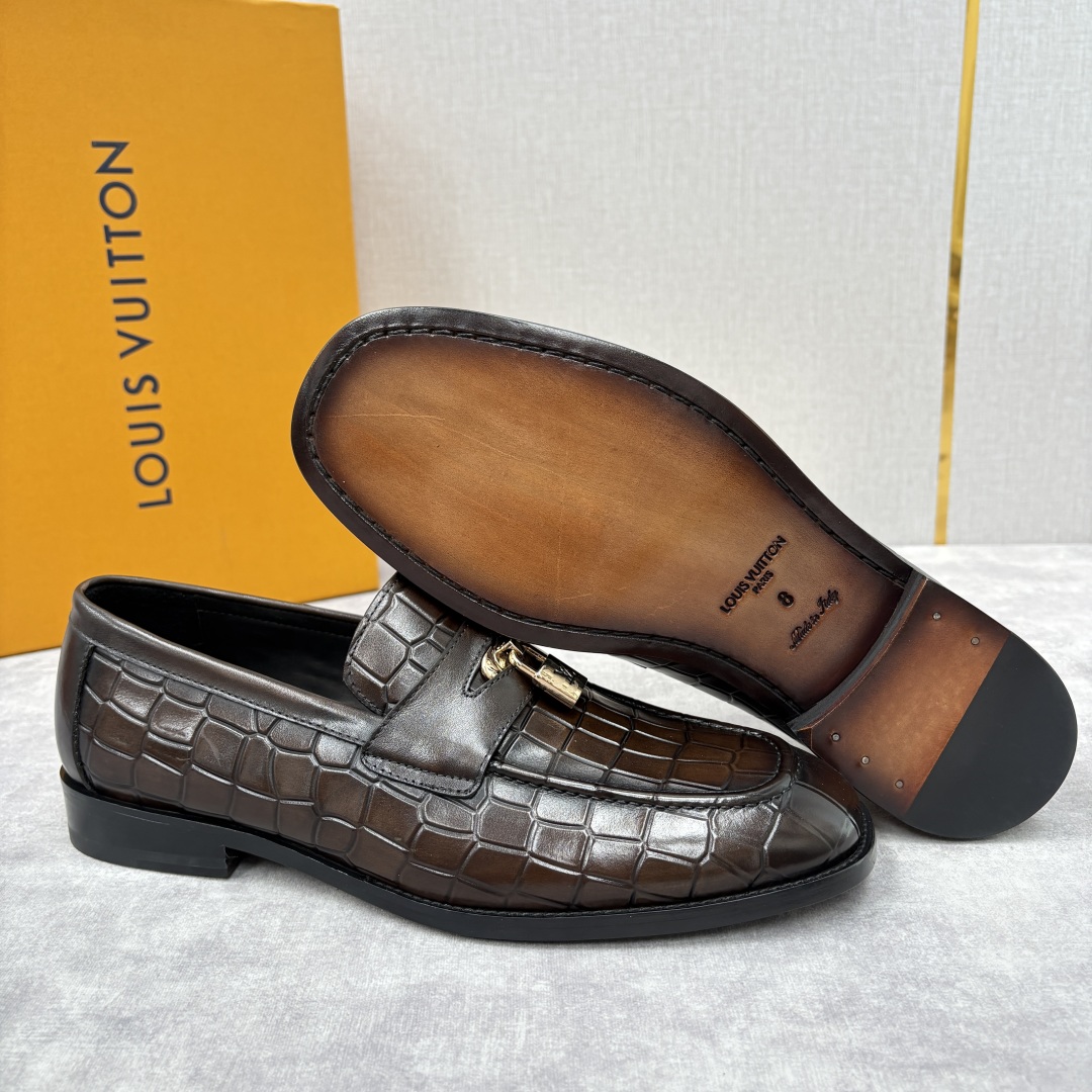 💋💍L家新品 路易-威登（Lou*s Vuitto*）男士新款锁扣🔒乐福鞋皮鞋 压纹皮革质感高级，锁扣装