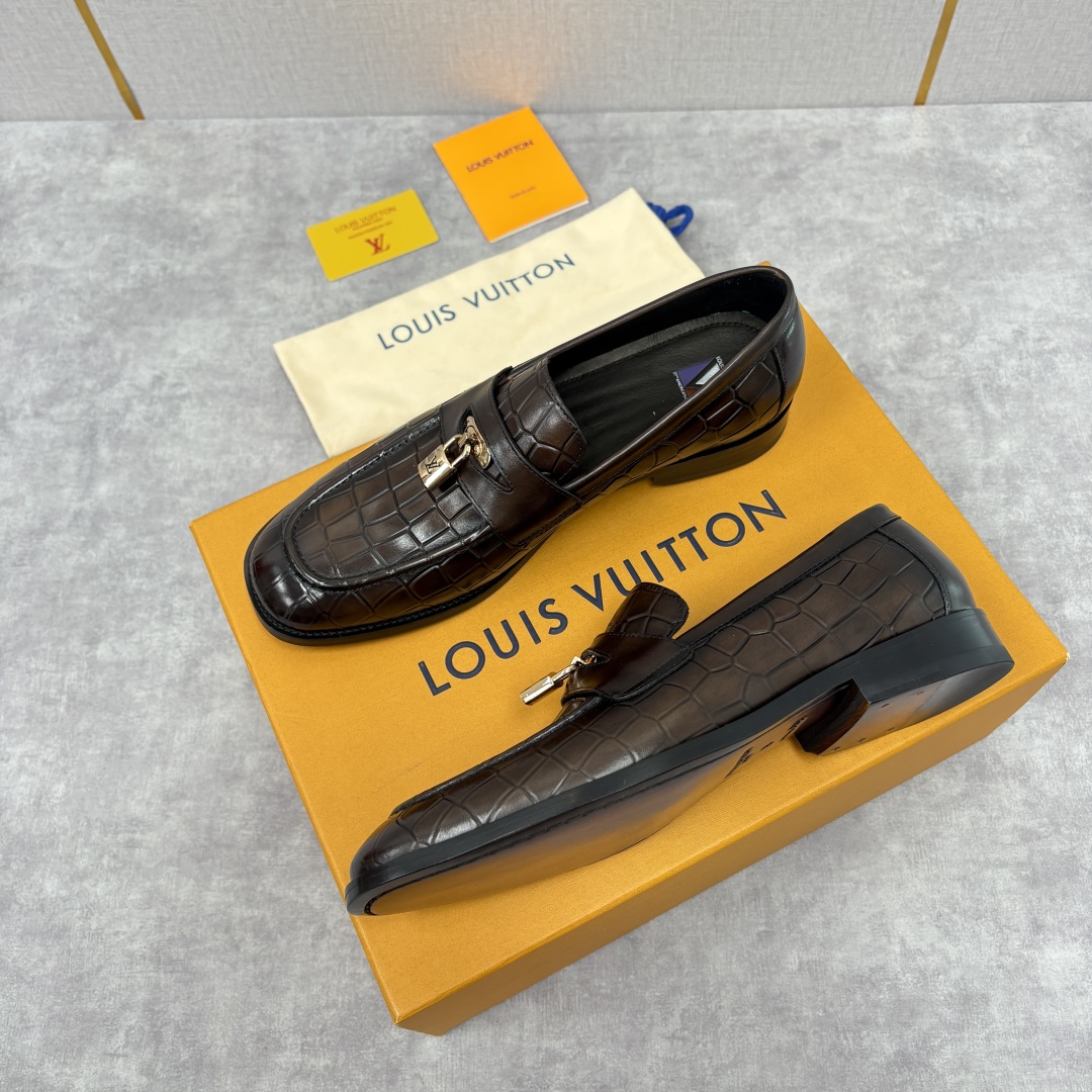 💋💍L家新品 路易-威登（Lou*s Vuitto*）男士新款锁扣🔒乐福鞋皮鞋 压纹皮革质感高级，锁扣装
