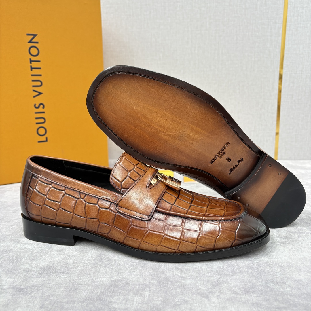 💋💍L家新品 路易-威登（Lou*s Vuitto*）男士新款锁扣🔒乐福鞋皮鞋 压纹皮革质感高级，锁扣装