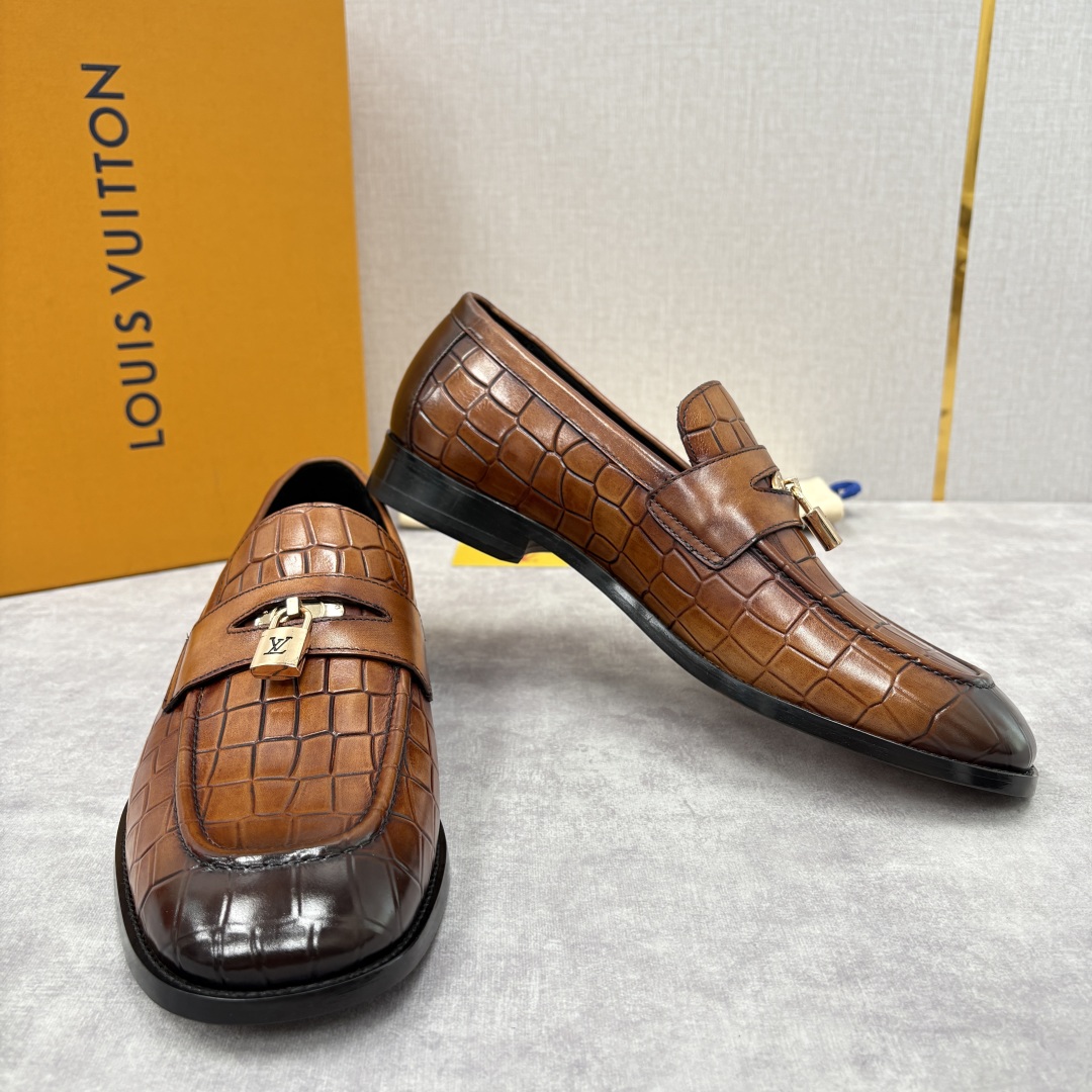 💋💍L家新品 路易-威登（Lou*s Vuitto*）男士新款锁扣🔒乐福鞋皮鞋 压纹皮革质感高级，锁扣装