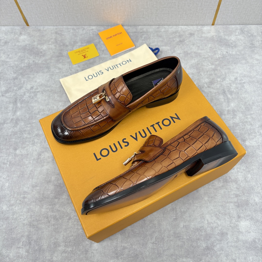 💋💍L家新品 路易-威登（Lou*s Vuitto*）男士新款锁扣🔒乐福鞋皮鞋 压纹皮革质感高级，锁扣装