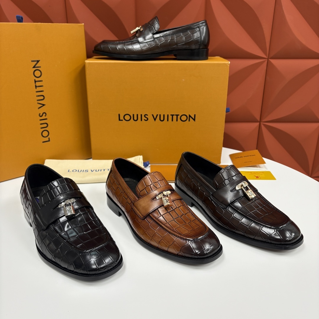 💋💍L家新品 路易-威登(Lou*s Vuitto*)男士新款锁扣🔒乐福鞋皮鞋 压纹皮革质感高级,锁扣装