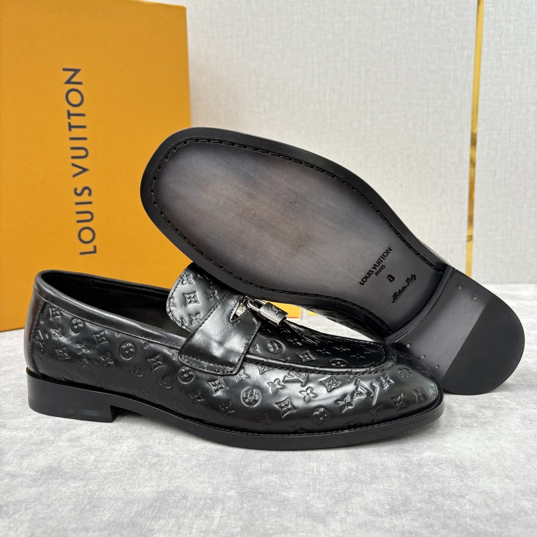 💋💍L家新品 路易-威登(Lou*s Vuitto*)男士新款锁扣🔒乐福鞋皮鞋 压纹皮革质感高级,锁扣装