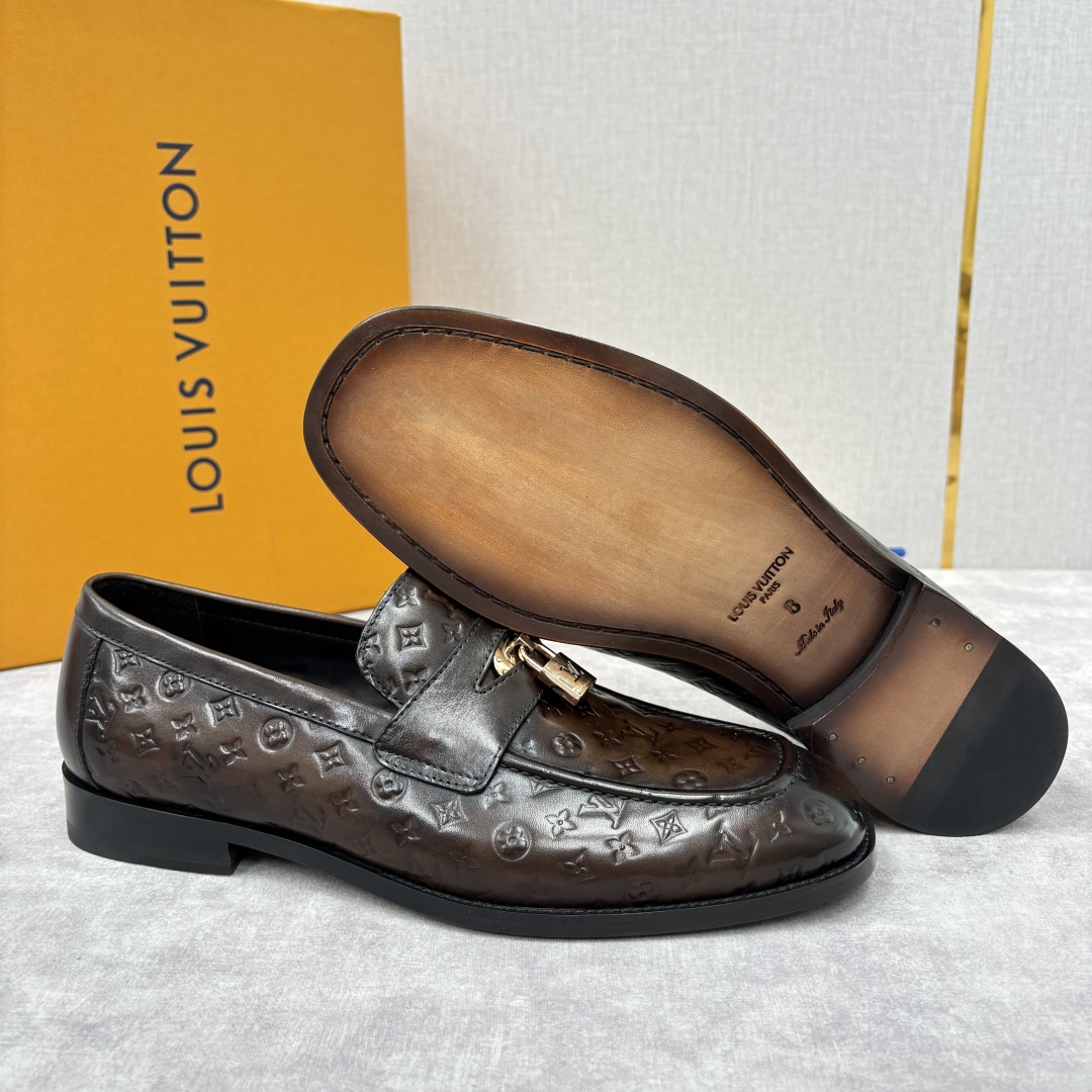 💋💍L家新品 路易-威登（Lou*s Vuitto*）男士新款锁扣🔒乐福鞋皮鞋 压纹皮革质感高级，锁扣装