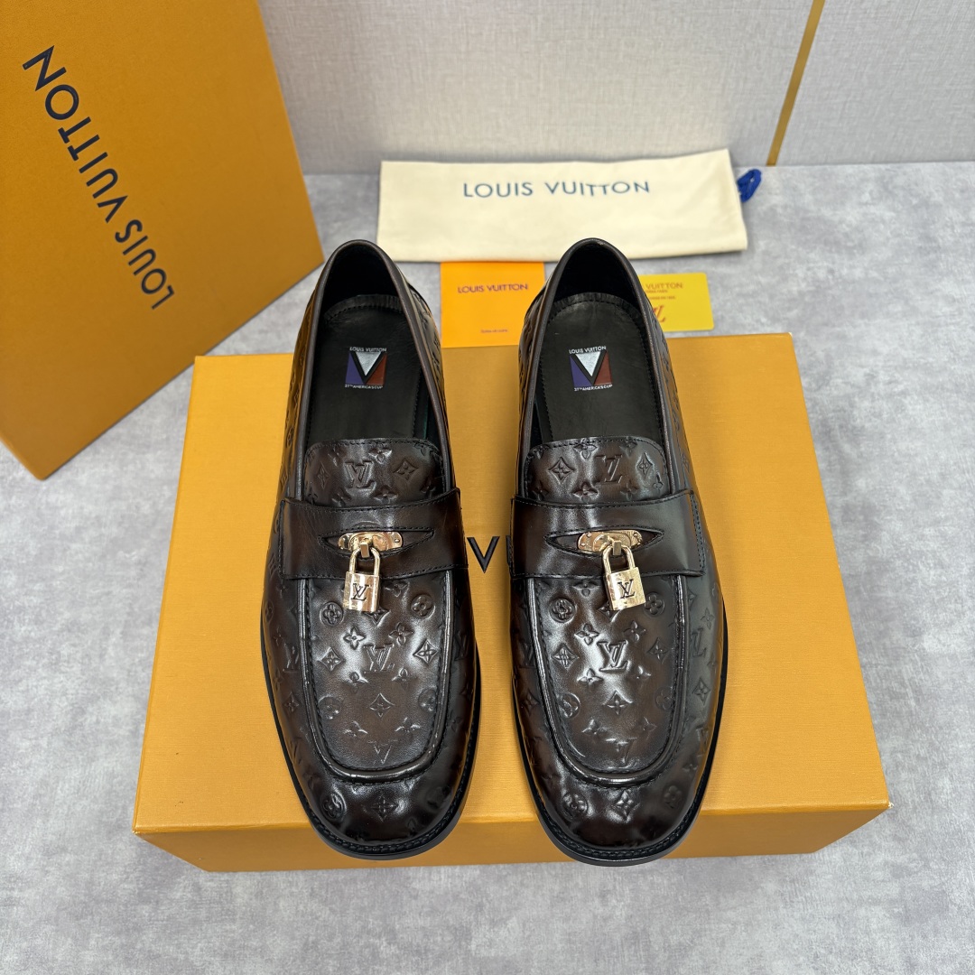 💋💍L家新品 路易-威登（Lou*s Vuitto*）男士新款锁扣🔒乐福鞋皮鞋 压纹皮革质感高级，锁扣装