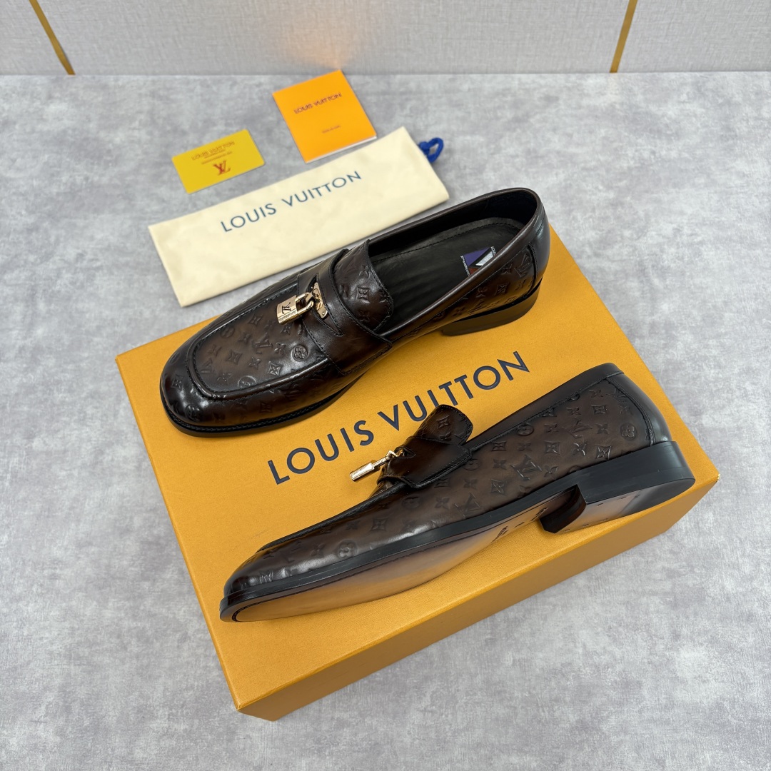 💋💍L家新品 路易-威登（Lou*s Vuitto*）男士新款锁扣🔒乐福鞋皮鞋 压纹皮革质感高级，锁扣装
