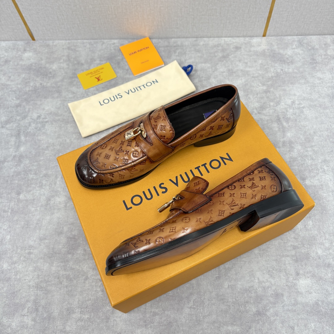 💋💍L家新品 路易-威登（Lou*s Vuitto*）男士新款锁扣🔒乐福鞋皮鞋 压纹皮革质感高级，锁扣装