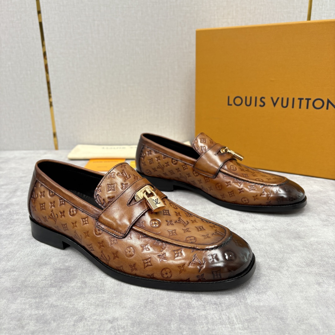 💋💍L家新品 路易-威登（Lou*s Vuitto*）男士新款锁扣🔒乐福鞋皮鞋 压纹皮革质感高级，锁扣装
