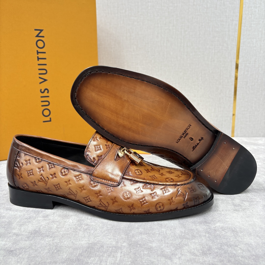 💋💍L家新品 路易-威登（Lou*s Vuitto*）男士新款锁扣🔒乐福鞋皮鞋 压纹皮革质感高级，锁扣装