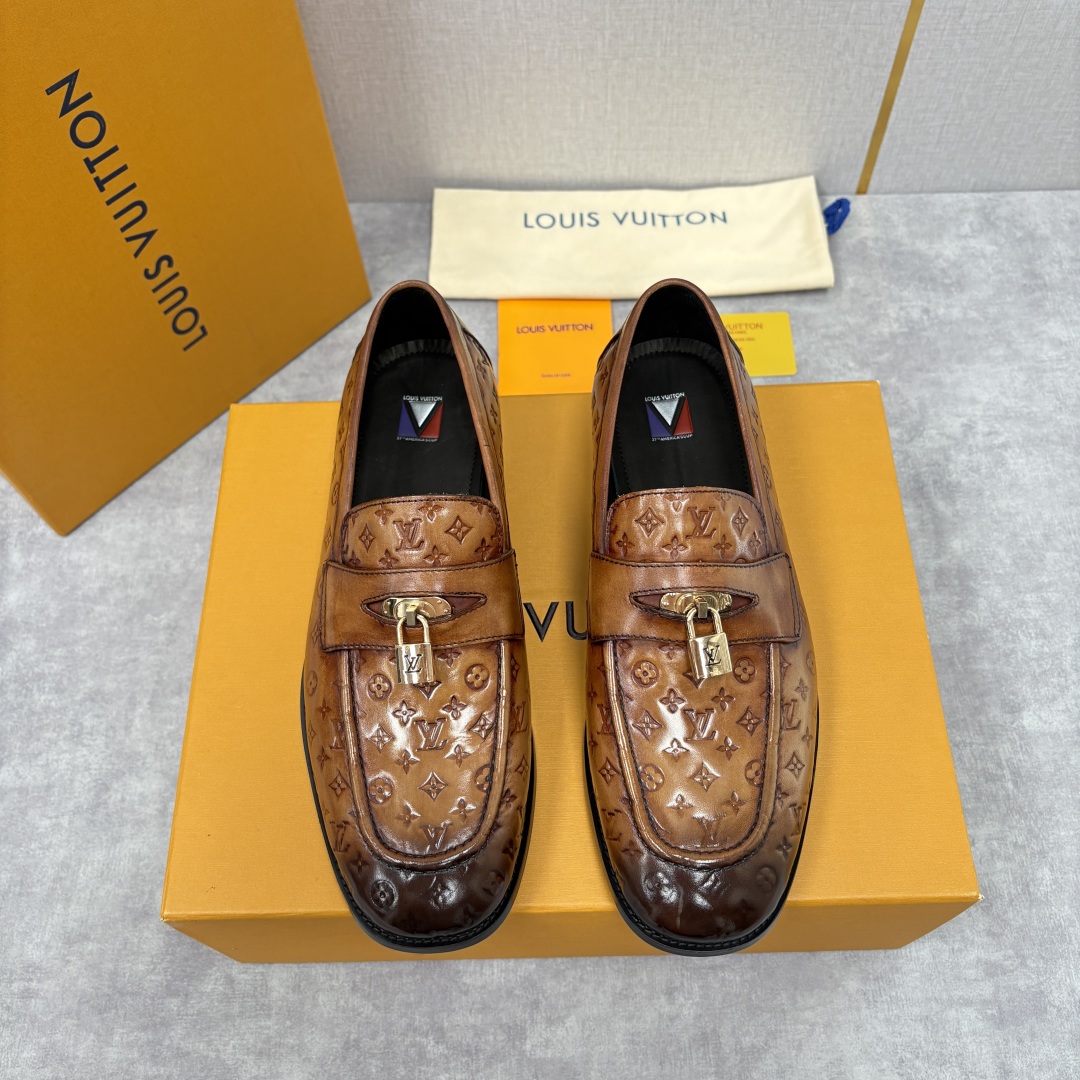 💋💍L家新品 路易-威登（Lou*s Vuitto*）男士新款锁扣🔒乐福鞋皮鞋 压纹皮革质感高级，锁扣装