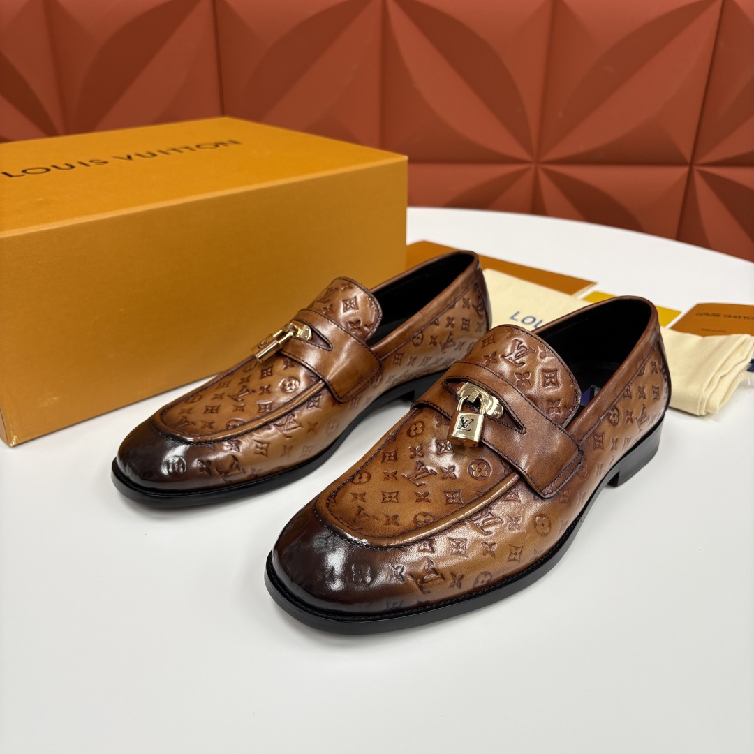 💋💍L家新品 路易-威登（Lou*s Vuitto*）男士新款锁扣🔒乐福鞋皮鞋 压纹皮革质感高级，锁扣装