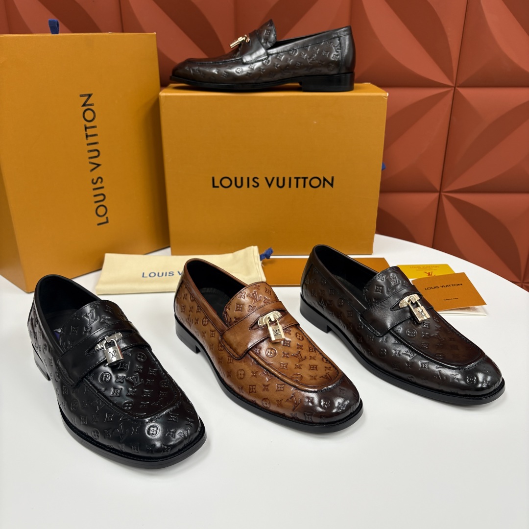 💋💍L家新品 路易-威登（Lou*s Vuitto*）男士新款锁扣🔒乐福鞋皮鞋 压纹皮革质感高级，锁扣装