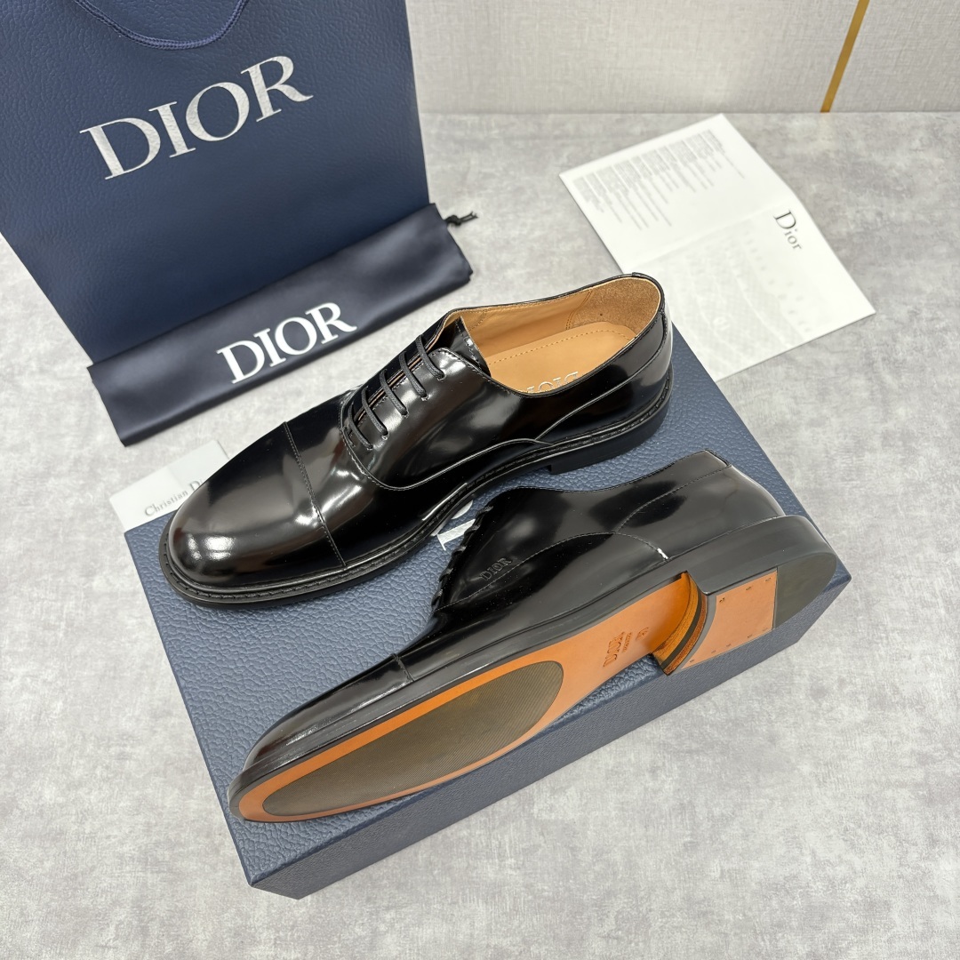💋💍CD家新品 Dio* 迪-奥 新款男士正装鞋皮鞋, Embassy德比鞋。 官方 9,400。这款三