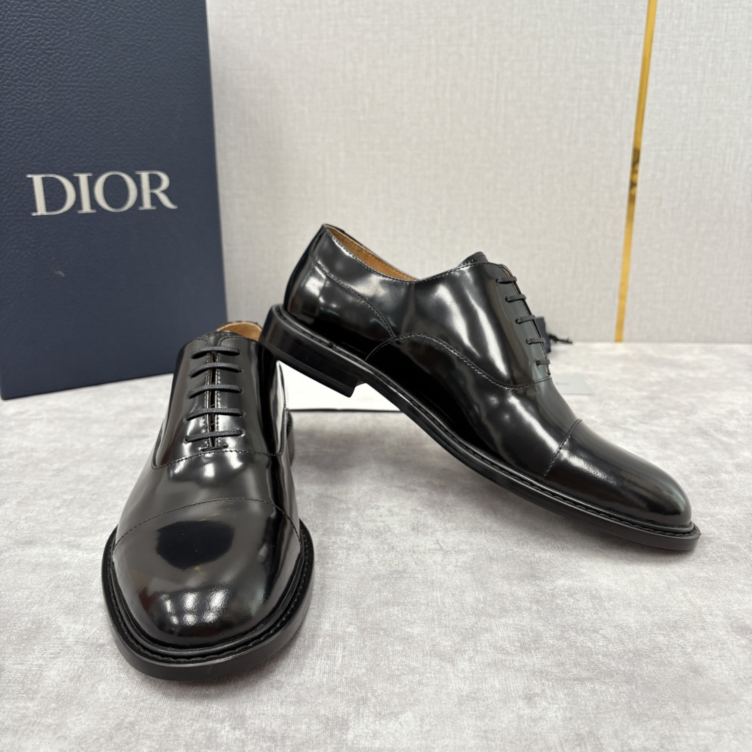 💋💍CD家新品 Dio* 迪-奥 新款男士正装鞋皮鞋, Embassy德比鞋。 官方 9,400。这款三