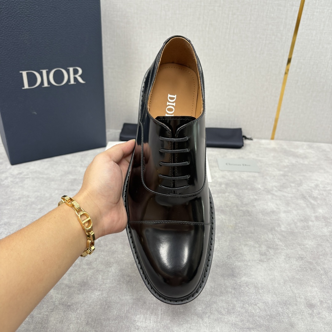 💋💍CD家新品 Dio* 迪-奥 新款男士正装鞋皮鞋, Embassy德比鞋。 官方 9,400。这款三