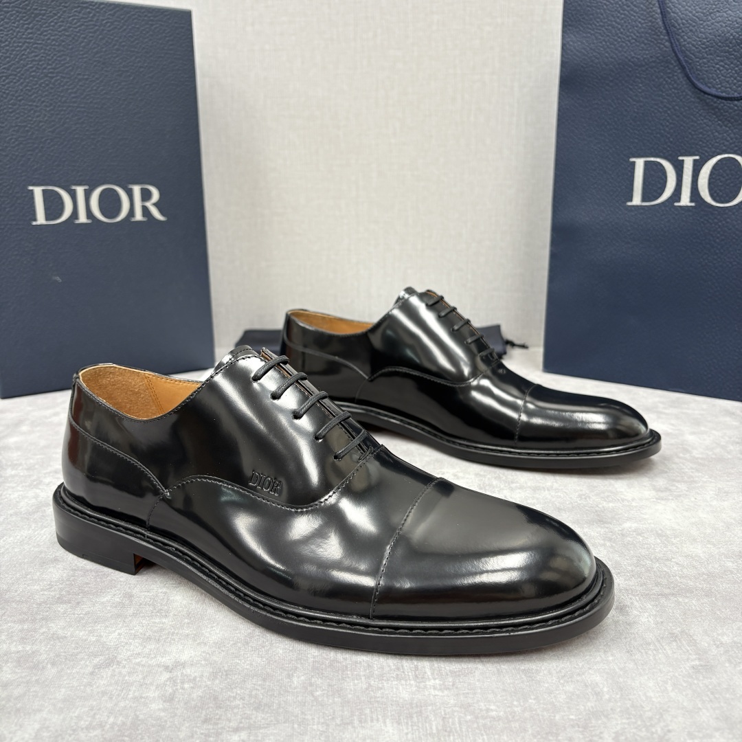 💋💍CD家新品 Dio* 迪-奥 新款男士正装鞋皮鞋, Embassy德比鞋。 官方 9,400。这款三