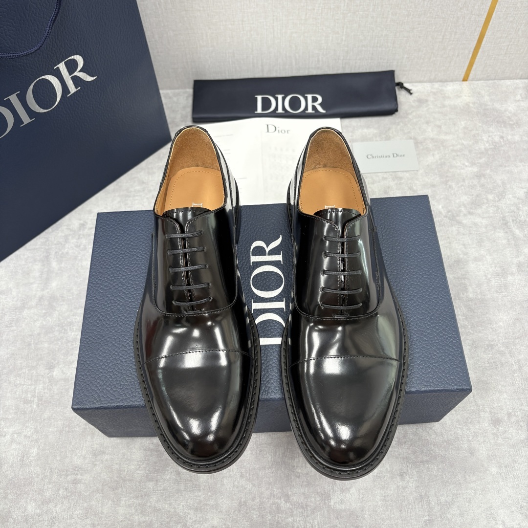 💋💍CD家新品 Dio* 迪-奥 新款男士正装鞋皮鞋, Embassy德比鞋。 官方 9,400。这款三