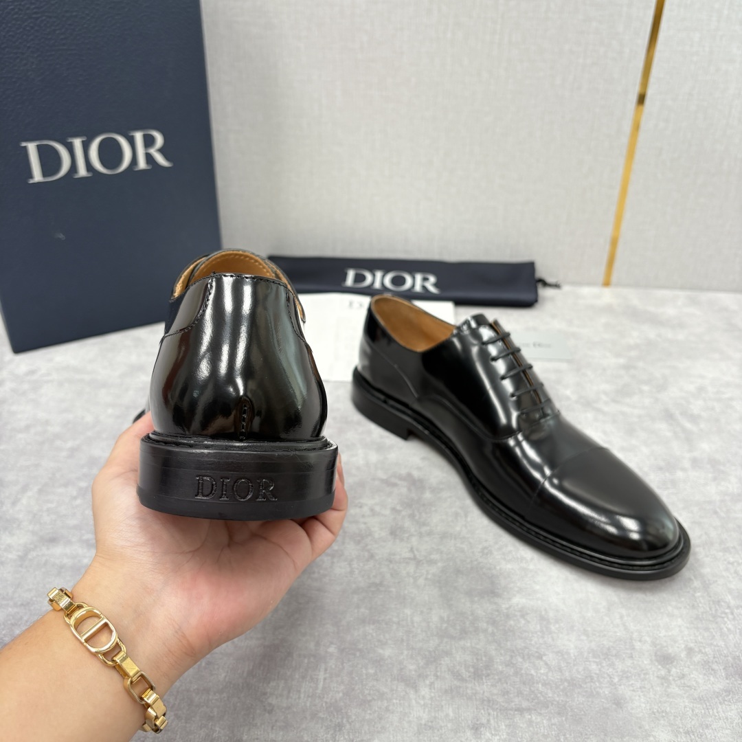💋💍CD家新品 Dio* 迪-奥 新款男士正装鞋皮鞋, Embassy德比鞋。 官方 9,400。这款三