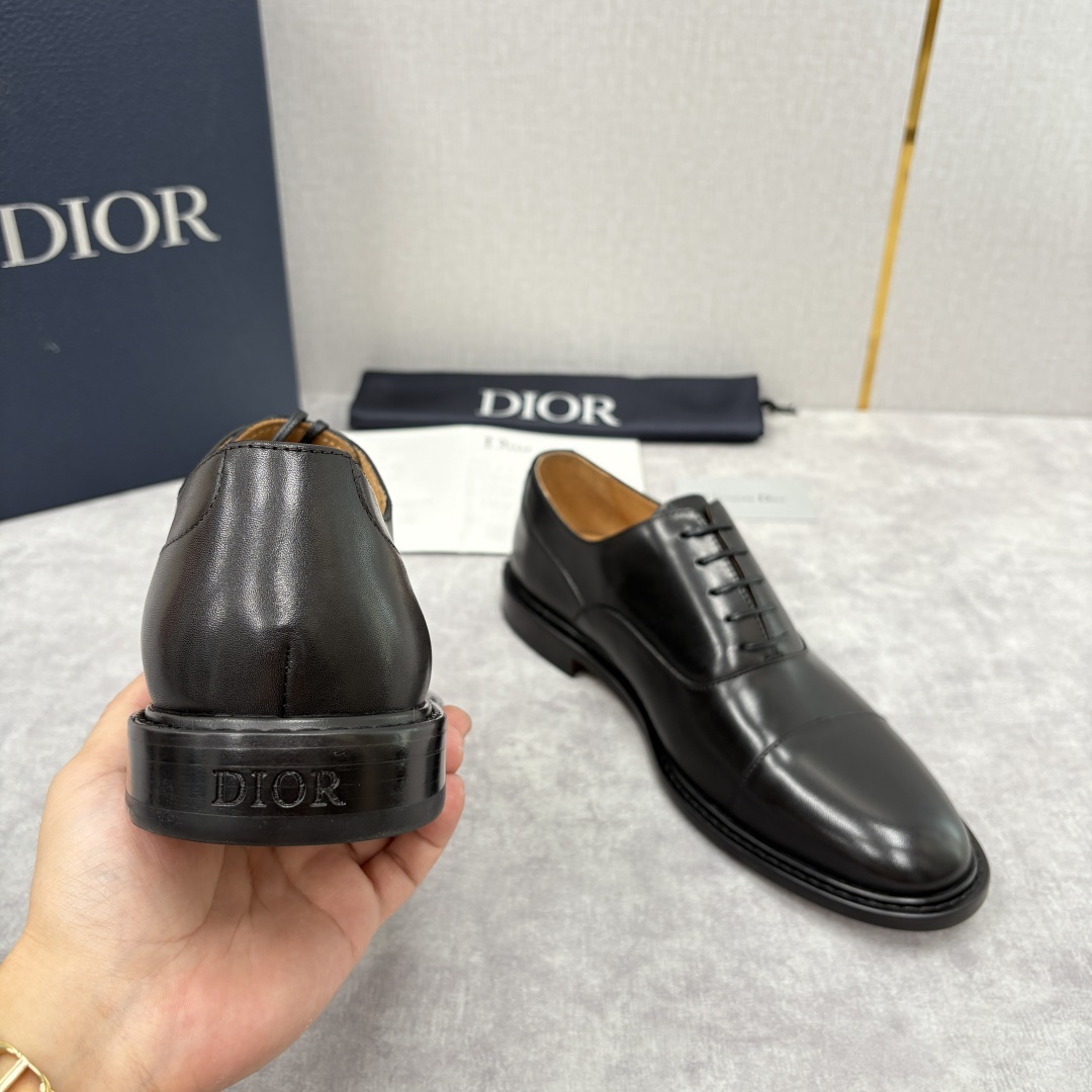 💋💍CD家新品 Dio* 迪-奥 新款男士正装鞋皮鞋, Embassy德比鞋。 官方 9,400。这款三