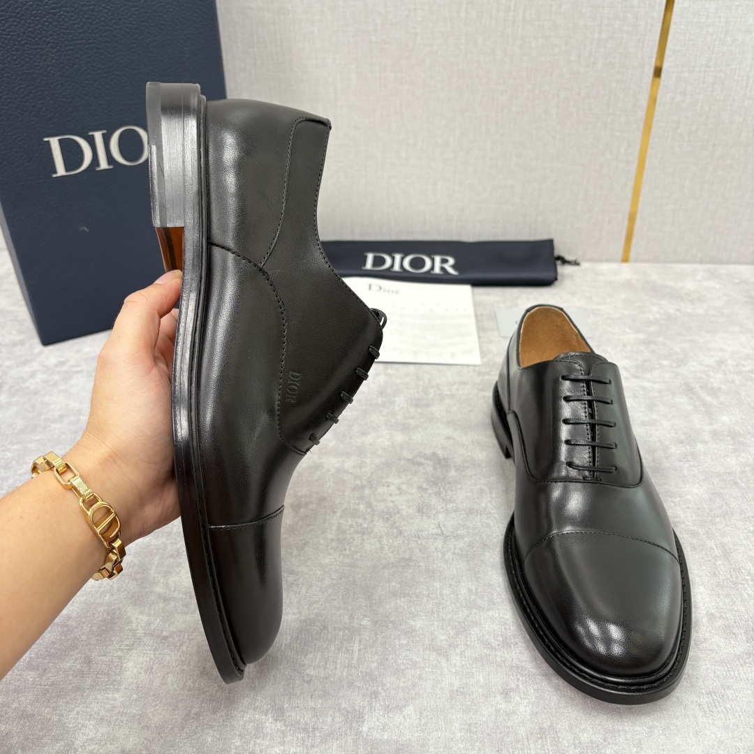 💋💍CD家新品 Dio* 迪-奥 新款男士正装鞋皮鞋, Embassy德比鞋。 官方 9,400。这款三