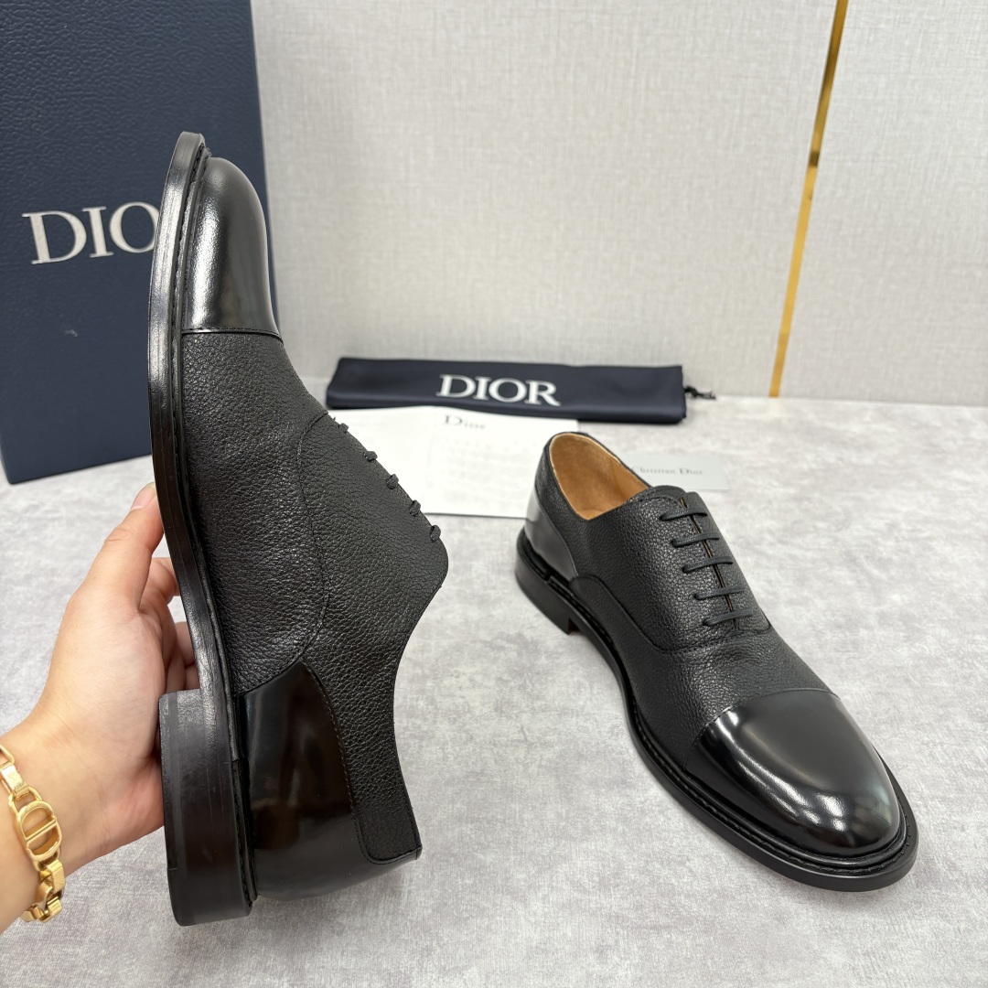 💋💍CD家新品 Dio* 迪-奥 新款男士正装鞋皮鞋, Embassy德比鞋。 官方 9,400。这款三