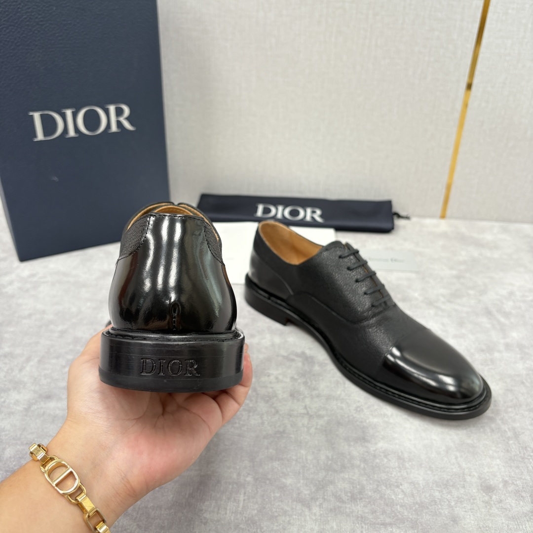 💋💍CD家新品 Dio* 迪-奥 新款男士正装鞋皮鞋, Embassy德比鞋。 官方 9,400。这款三
