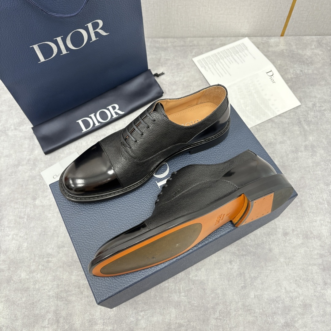 💋💍CD家新品 Dio* 迪-奥 新款男士正装鞋皮鞋, Embassy德比鞋。 官方 9,400。这款三