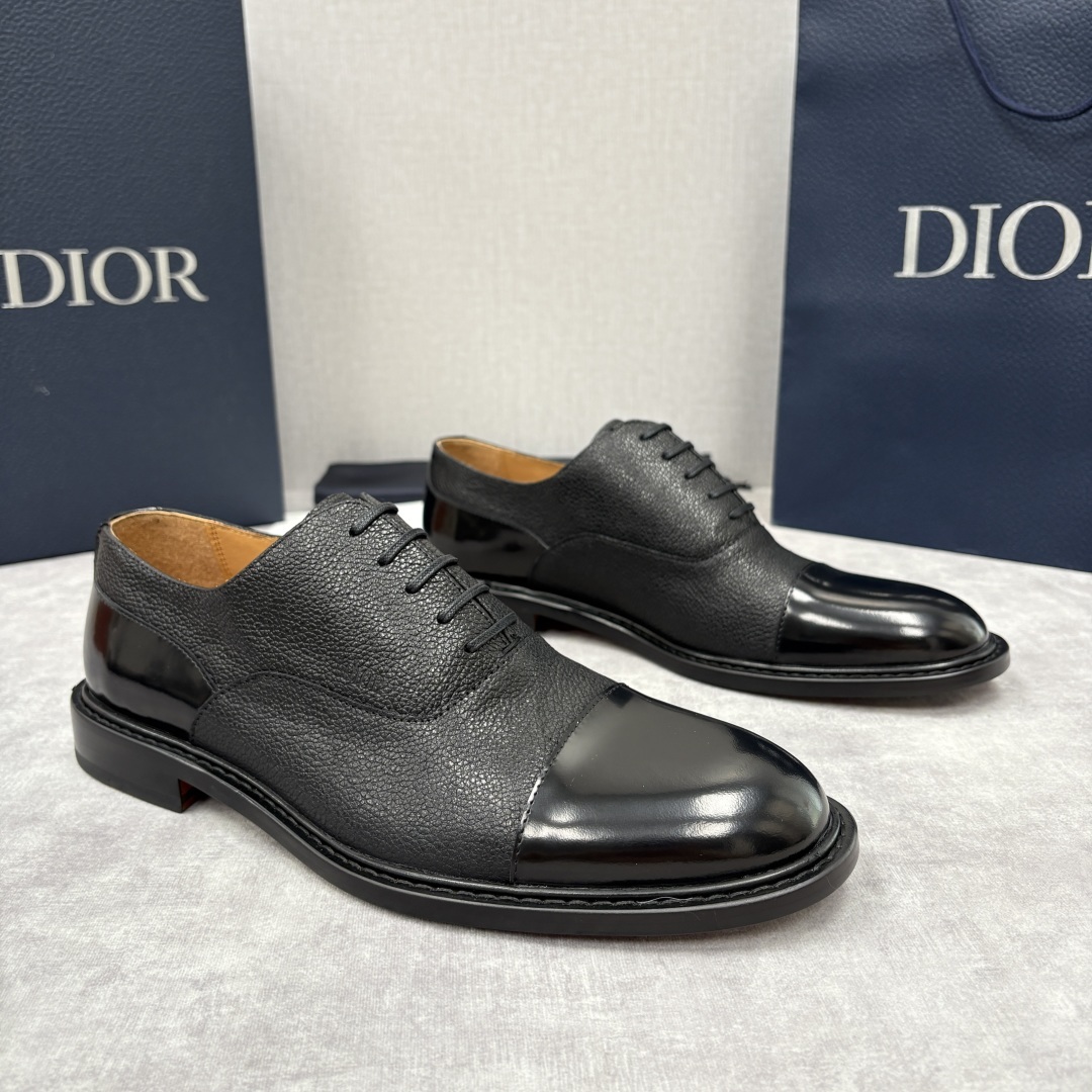 💋💍CD家新品 Dio* 迪-奥 新款男士正装鞋皮鞋, Embassy德比鞋。 官方 9,400。这款三