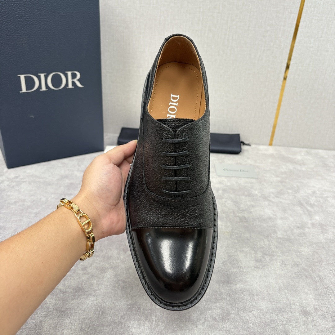 💋💍CD家新品 Dio* 迪-奥 新款男士正装鞋皮鞋, Embassy德比鞋。 官方 9,400。这款三