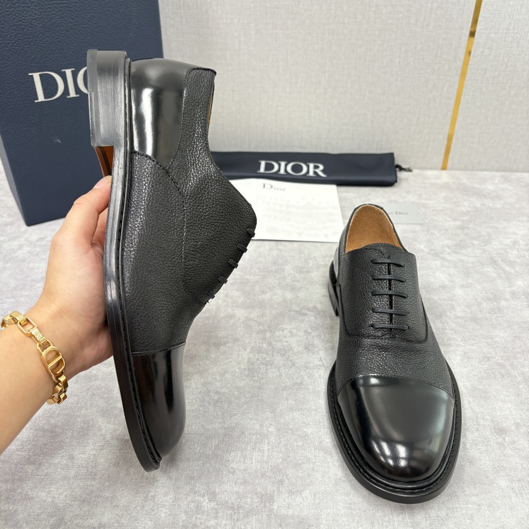 💋💍CD家新品 Dio* 迪-奥 新款男士正装鞋皮鞋, Embassy德比鞋。 官方 9,400。这款三