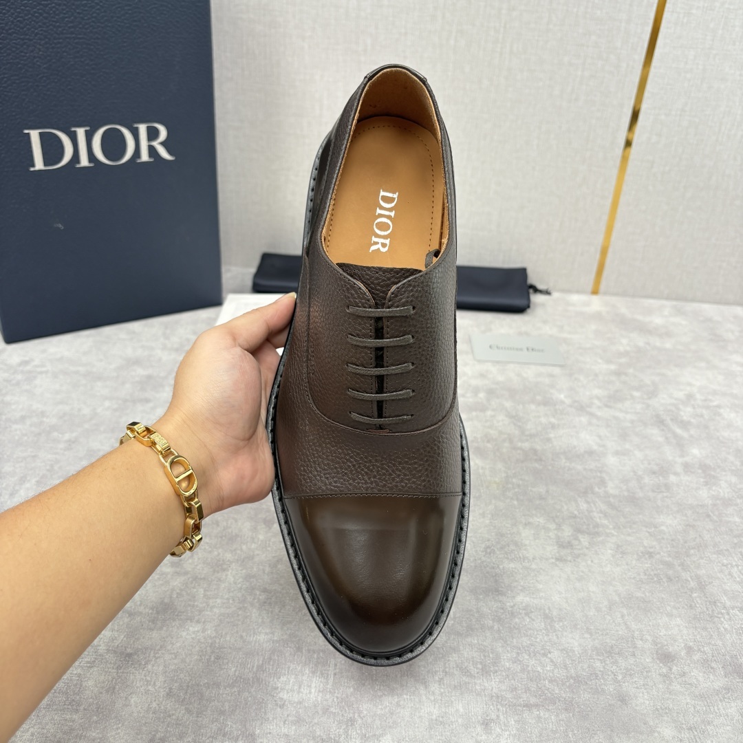 💋💍CD家新品 Dio* 迪-奥 新款男士正装鞋皮鞋, Embassy德比鞋。 官方 9,400。这款三