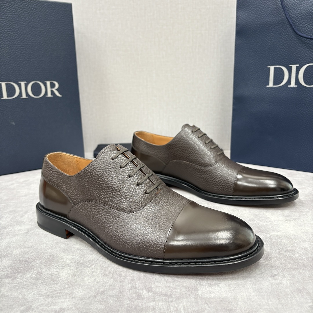 💋💍CD家新品 Dio* 迪-奥 新款男士正装鞋皮鞋, Embassy德比鞋。 官方 9,400。这款三