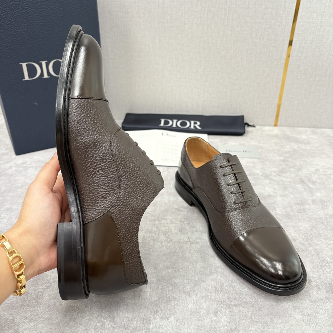 💋💍CD家新品 Dio* 迪-奥 新款男士正装鞋皮鞋, Embassy德比鞋。 官方 9,400。这款三