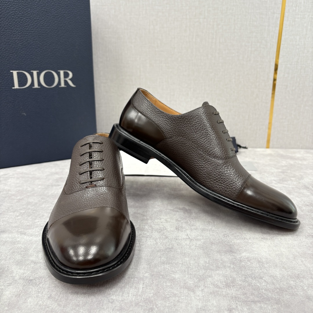 💋💍CD家新品 Dio* 迪-奥 新款男士正装鞋皮鞋, Embassy德比鞋。 官方 9,400。这款三