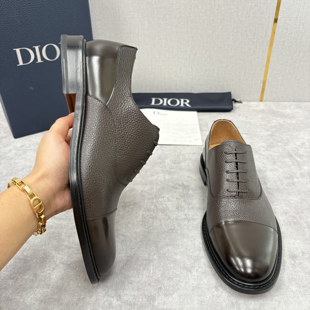 💋💍CD家新品 Dio* 迪-奥 新款男士正装鞋皮鞋, Embassy德比鞋。 官方 9,400。这款三