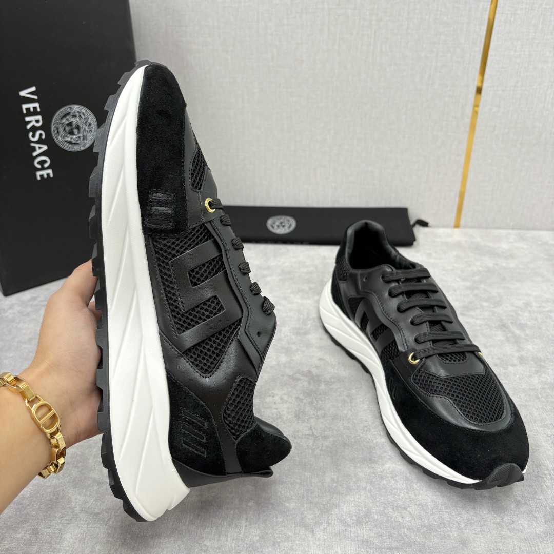 💋💍VS 家新品 Versac* 范思-哲 新款男士休闲鞋，当时尚与舒适邂逅，这款运动鞋应运而生，每一处