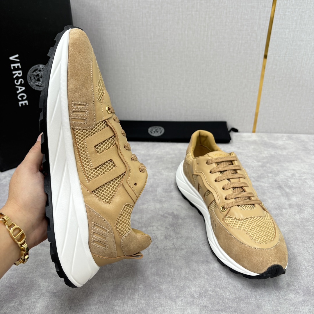 💋💍VS 家新品 Versac* 范思-哲 新款男士休闲鞋，当时尚与舒适邂逅，这款运动鞋应运而生，每一处