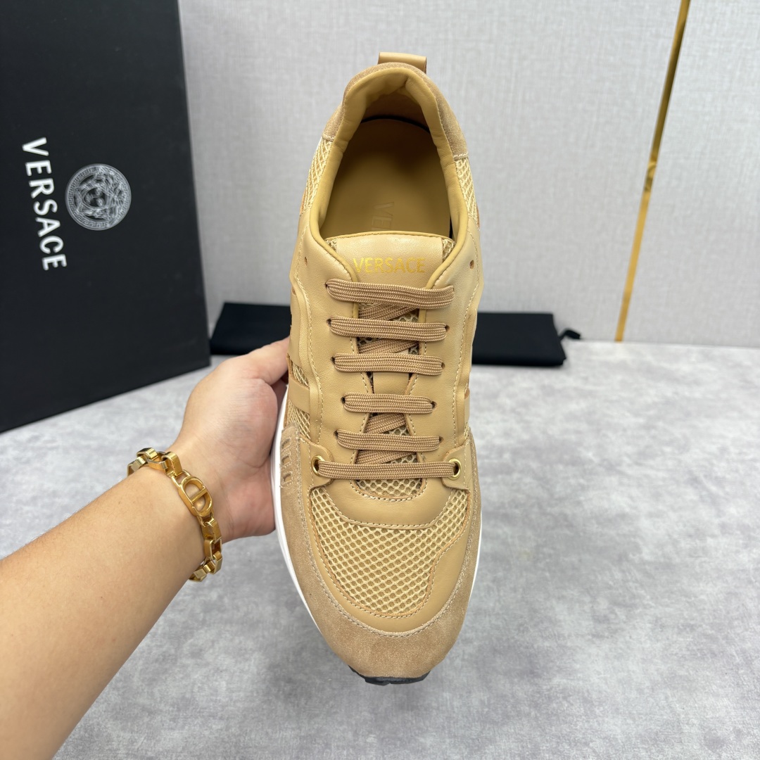 💋💍VS 家新品 Versac* 范思-哲 新款男士休闲鞋，当时尚与舒适邂逅，这款运动鞋应运而生，每一处